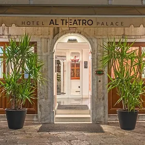 Al Theatro Palace ונציה